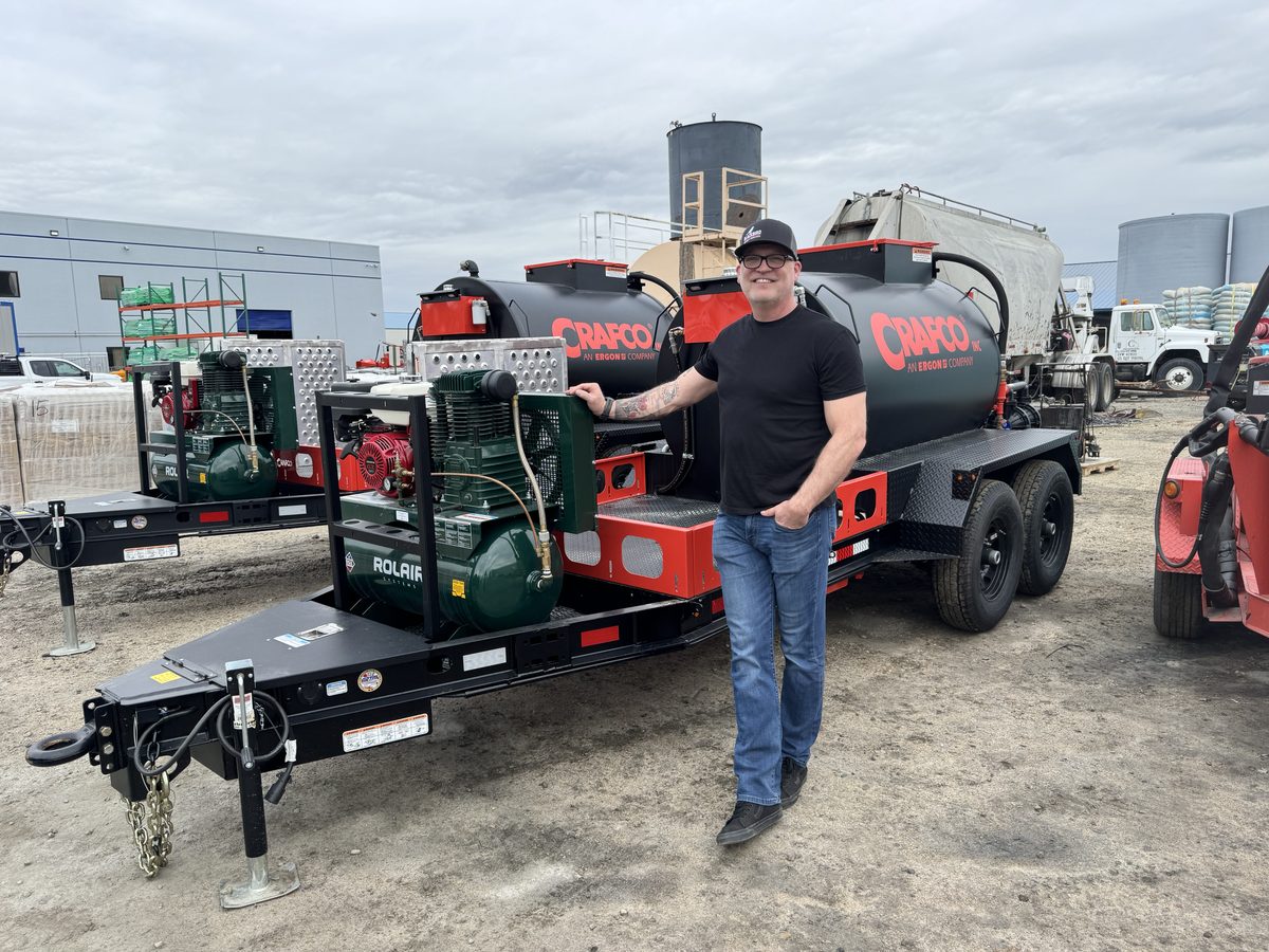 Sealcoat tank trailer and air compressors